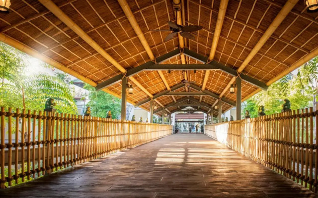 Loews Royal Pacific Resort at Universal Orlando