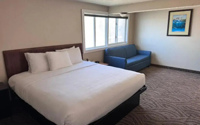 Promenade Inn & Suites Oceanfront