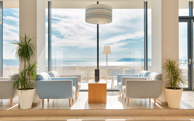 Medora Auri Family Beach Hotel