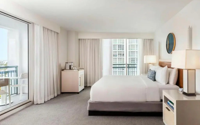 The Singer Oceanfront Resort, Curio Collection by Hilton