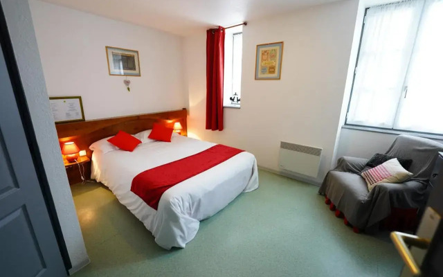 Logis Hôtel Le Relais Des Remparts