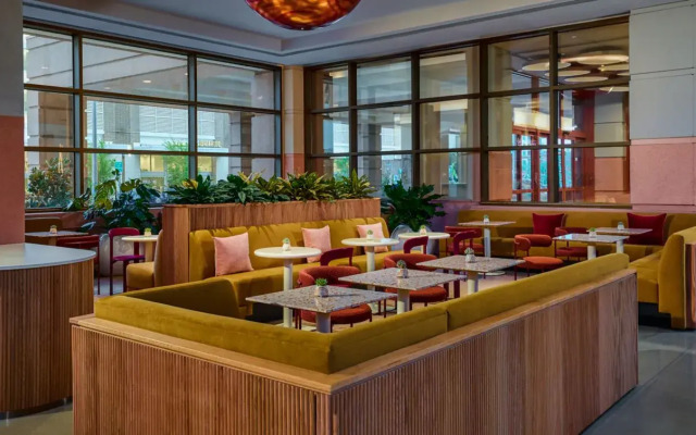 Downright Austin, A Renaissance Hotel