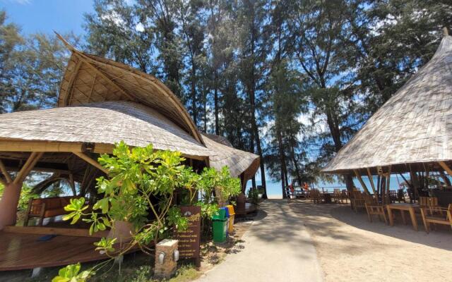 Long Beach Chalet Hotel