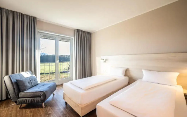 Отель Coffee Fellows Hotel Irschenberg Sud