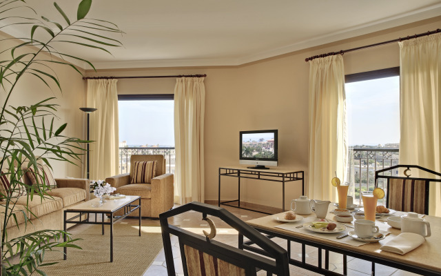 JAZ Neo Ivory Hotel