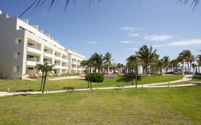 Akumal Bay Beach and Wellness Resort Hotel