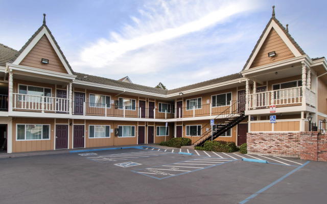 BaySide Inn & Suites Eureka
