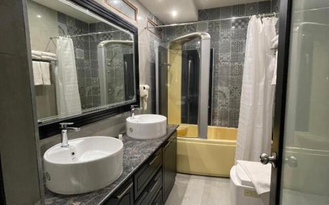 Sajjoys Hotel