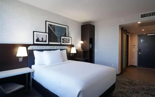 DoubleTree by Hilton Long Island City, NY