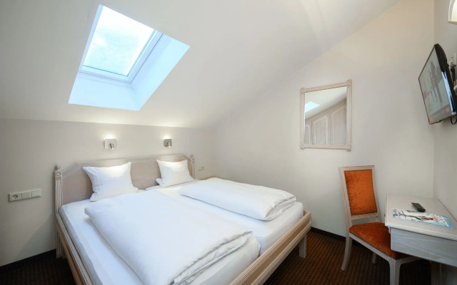Crystls Aparthotel