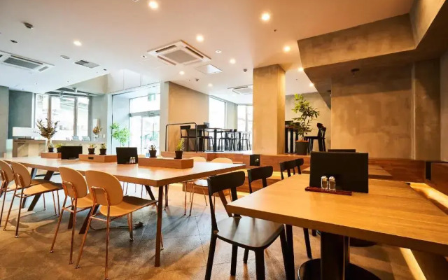 &And Hostel Hommachi East