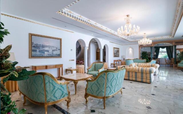 The Palace Marbella - Lavish Beachfront Villa