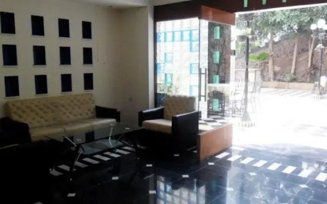 OYO 5630 Beverly Hills Hotel