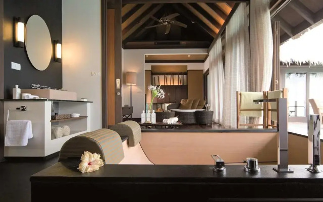 Coco Bodu Hithi Resort
