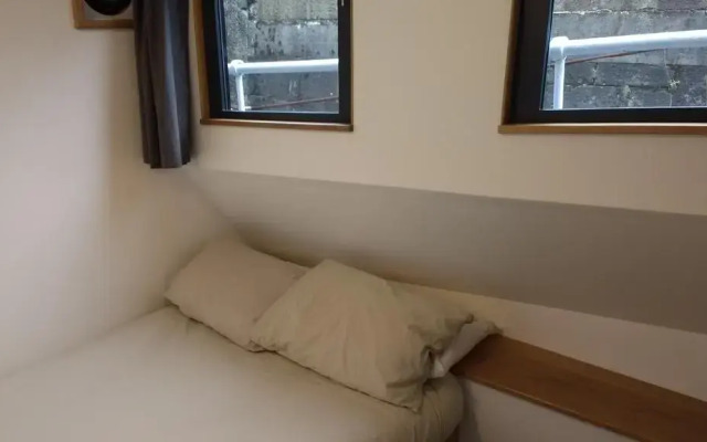 Kyle Blue Bristol - Luxury Hostel Boat