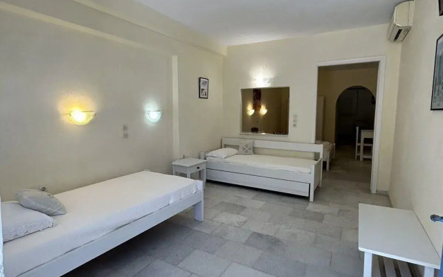Agia Anna Hotel