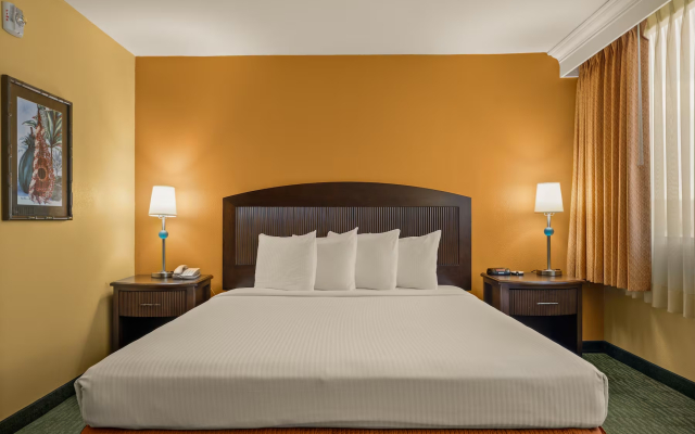 Airport Honolulu Hotel, Trademark Collection by Wyndham