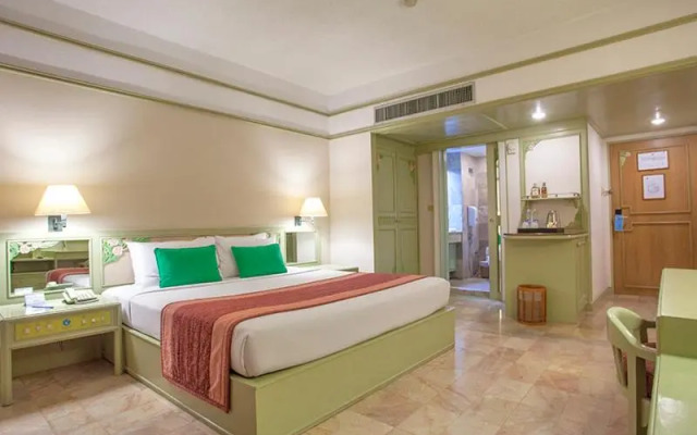 Cholchan Pattaya Beach Resort