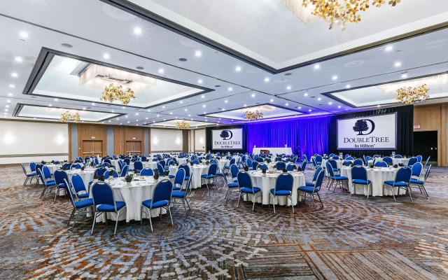 DoubleTree by Hilton Tulsa - Warren Place