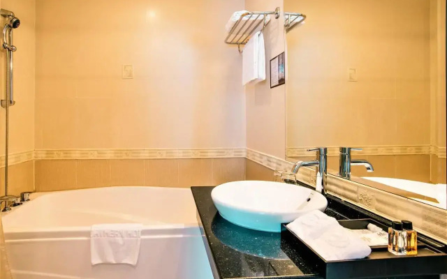 Kin Hotel Thi Sach