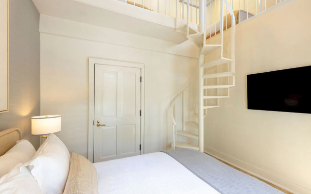 Garden District Hotel