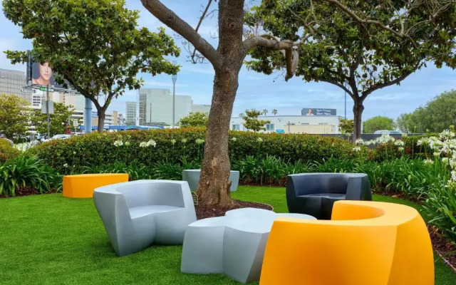 Renaissance Los Angeles Airport Hotel