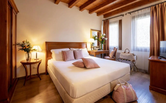 Hotel Venice Resort Airport
