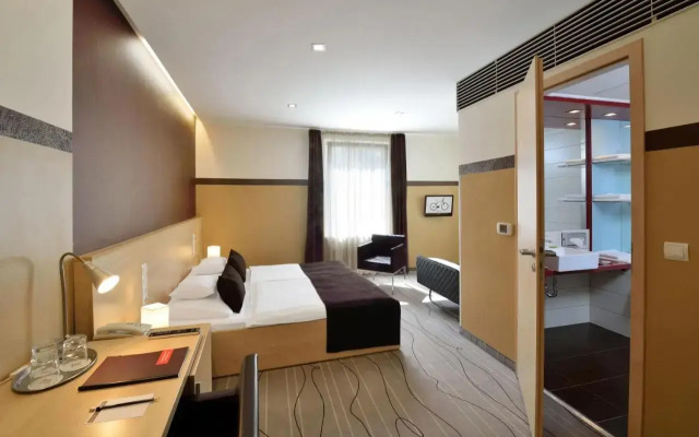Promenade City Hotel