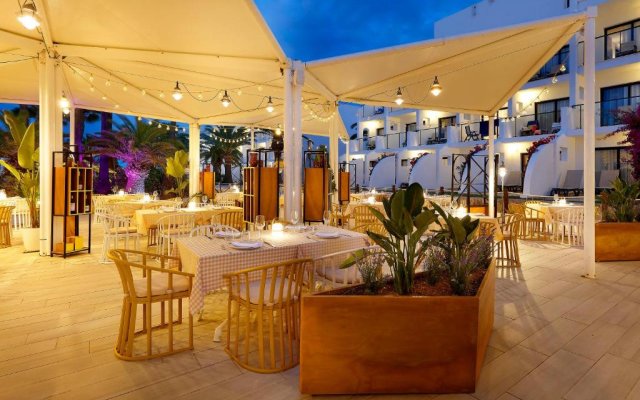 Отель Grand Palladium Palace Ibiza Resort & Spa