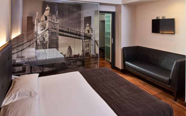 Cruise Hotel