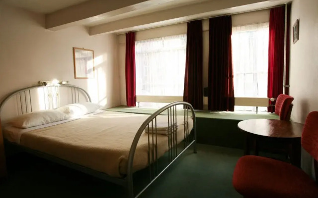 Van Onna Hotel