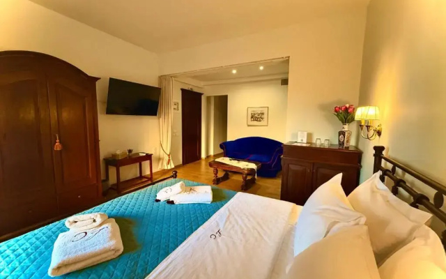Great Greece Le Convivial Suites