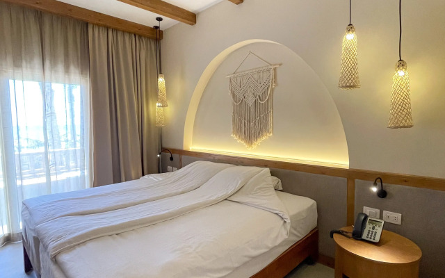 The Breakers Diving & Surfing Lodge