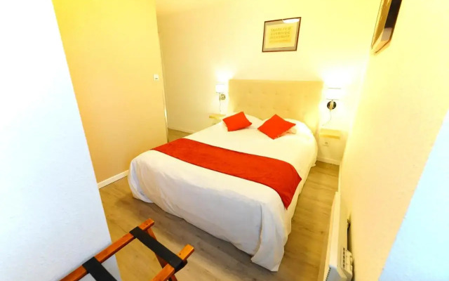 Logis Hôtel Le Relais Des Remparts