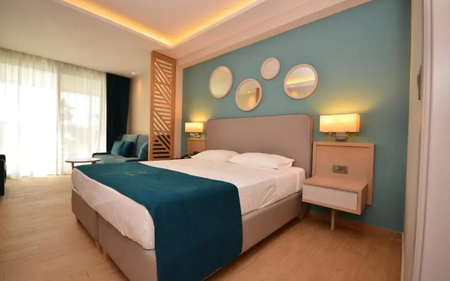 Almуros Beach Resort and Spa
