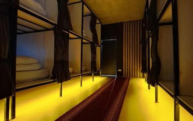 Karvi Hostel & Suites