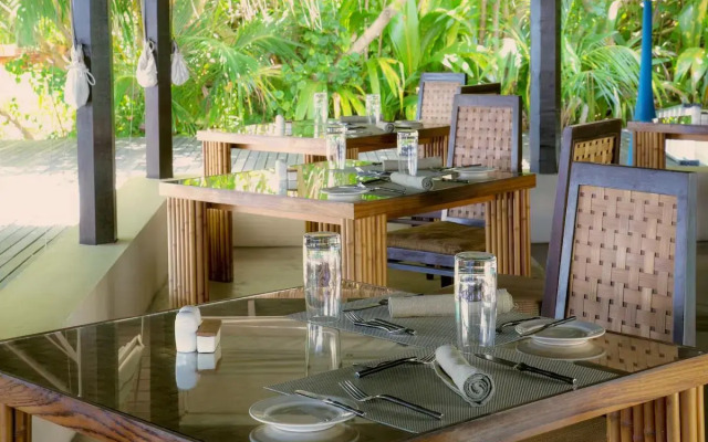 Coco Bodu Hithi Resort