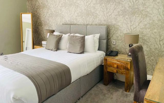 Oaklands Hotel