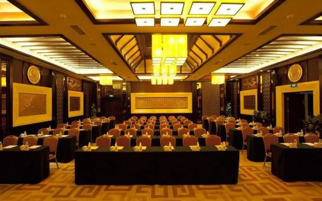 Caston Huanglong Hotel