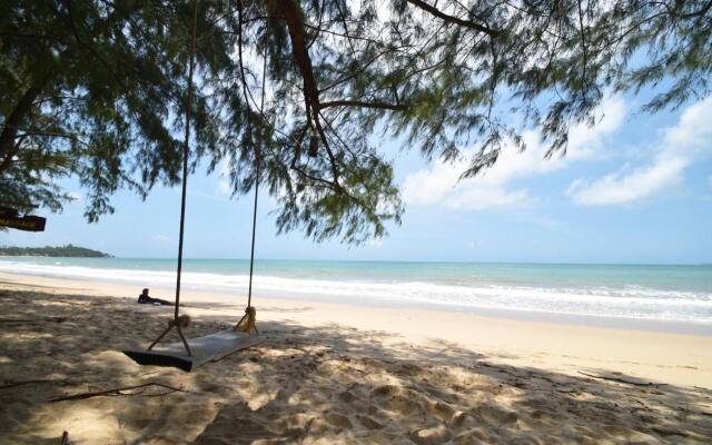 Long Beach Chalet Hotel