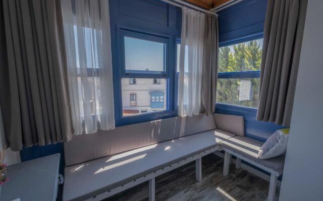 Alacati Albatross Hotel
