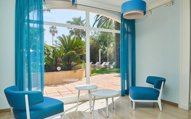 Monica Hotel