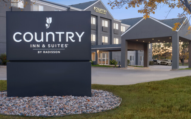 Country Inn & Suites by Radisson, Brookings, SD