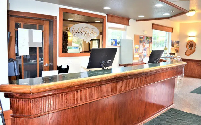 The Ashley Inn & Suites