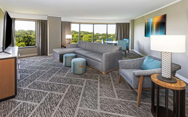 DoubleTree by Hilton Tulsa - Warren Place