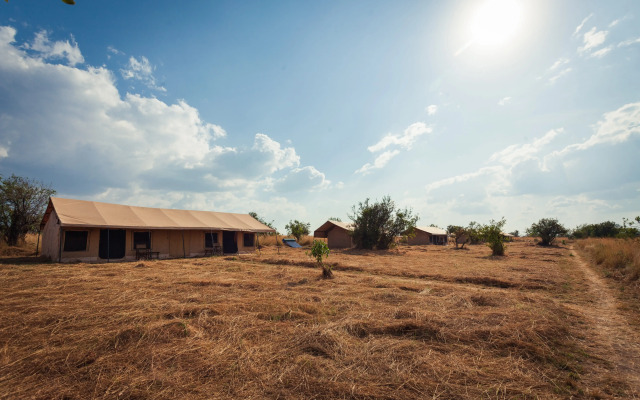 Gnu Mara River Camp