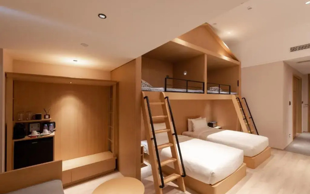 Hyakumangoku Onsen Hotel
