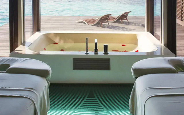 Coco Bodu Hithi Resort