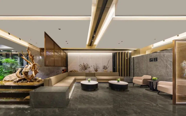 Atour Hotel Jinan West Station East Square