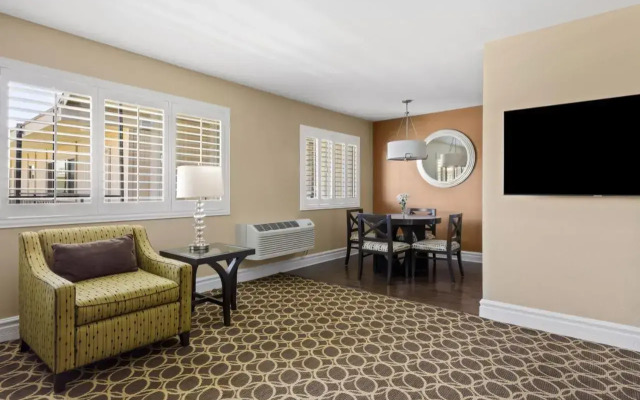 Marin Suites Hotel